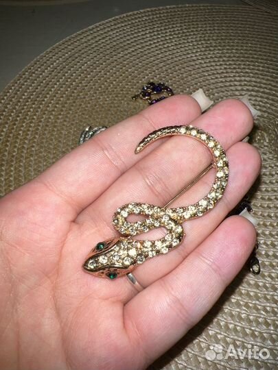 Браслет Бижутерия женский и две броши