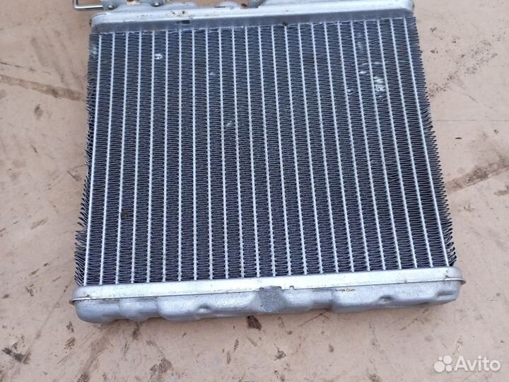 Радиатор печки Nissan Bluebird U14