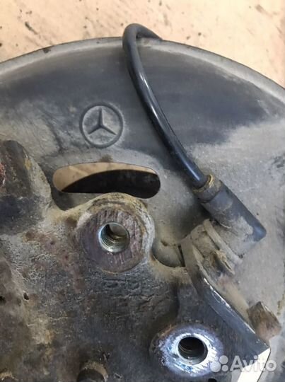 Ступица передняя левая Мерседес W124(1014)