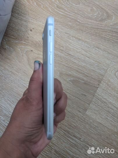 Телефон iPhone 7