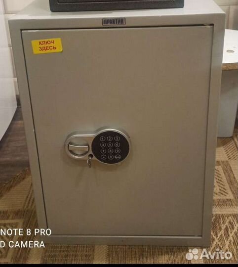 Сейф с электронным замком