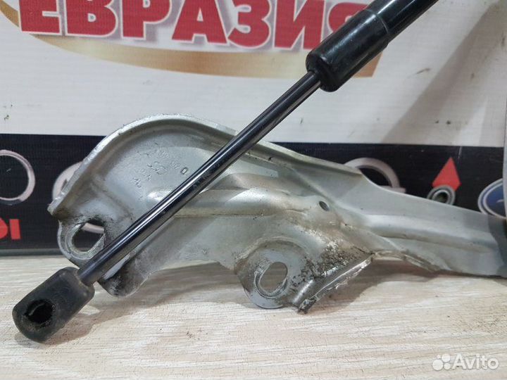 Петля капота передняя правая Audi A6 C7 2012