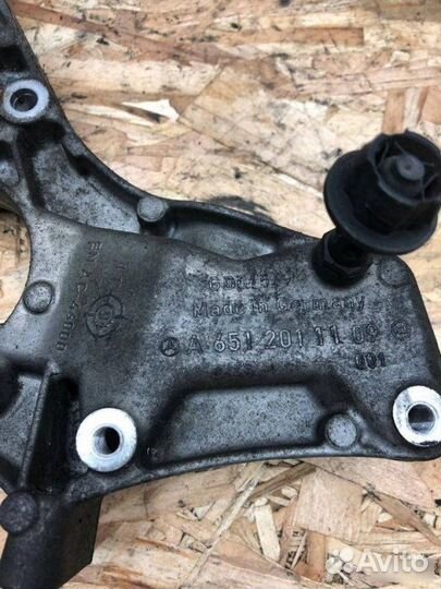 Кронштейн двигателя Mercedes-Benz E-Класс W212