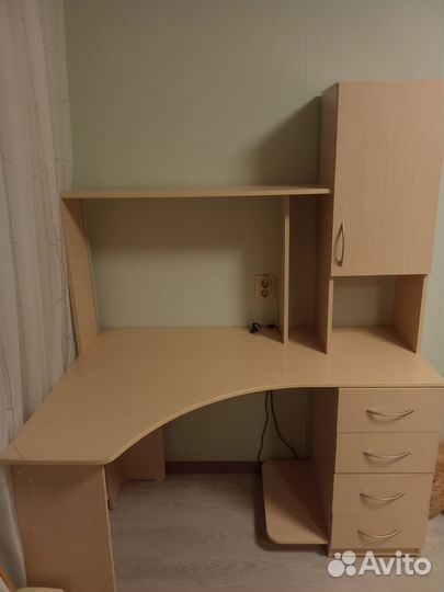 Рабочий, компьютерный стол