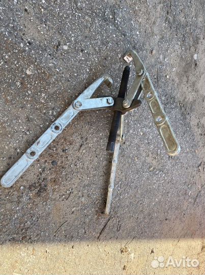 Съемник захватный