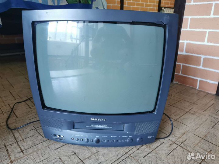 Телевизор и видеодвойка