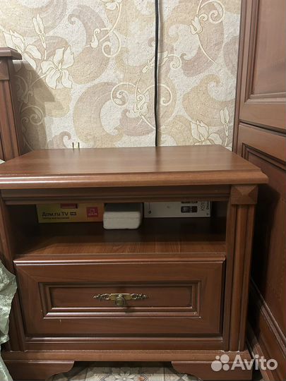 Тумба прикроватная