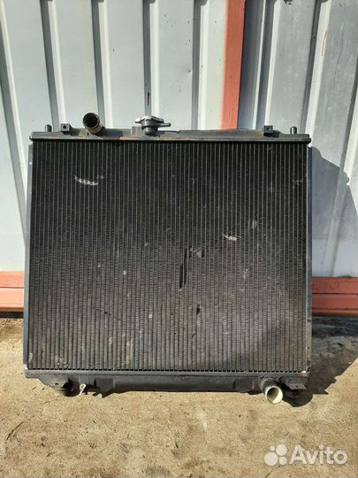 Радиатор М Паджэро 4 м 40 на механике,есть турбина