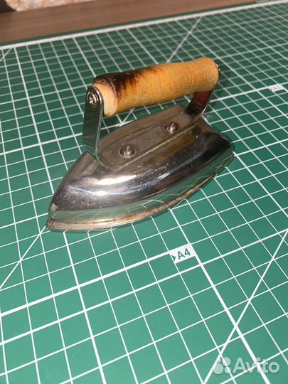 Утюг 1980 года