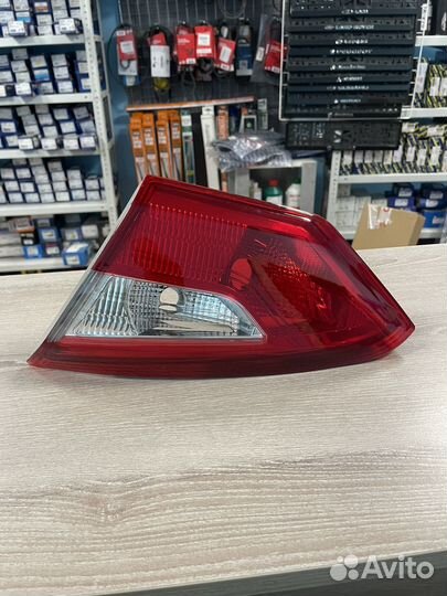 Фонарь крышки багажника,левый Ford Focus 3