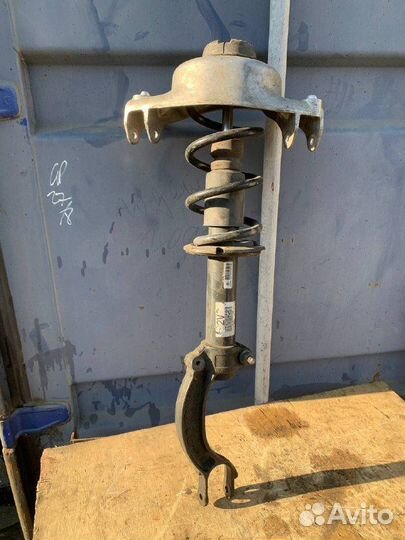 Стойка передней подвески правая Audi A4 B8