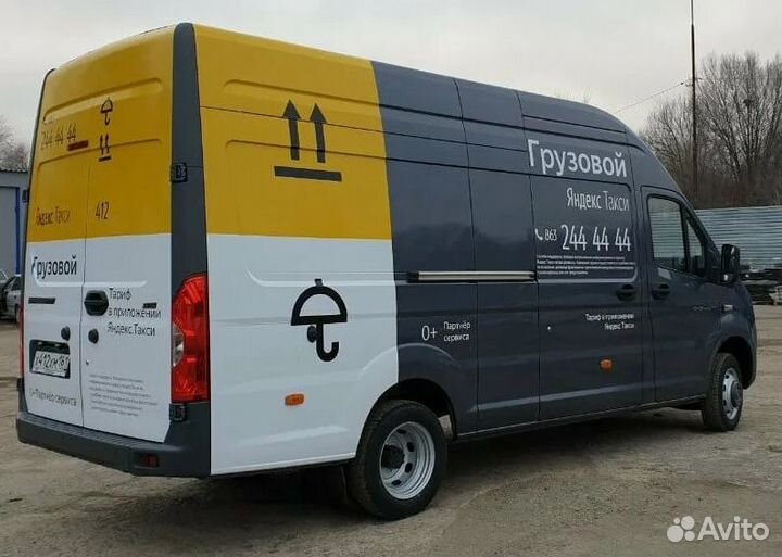 Водитель авто с личным грузовым авто