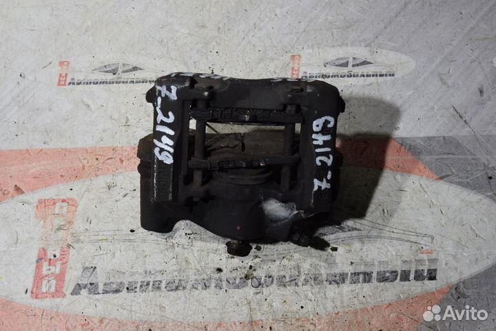 Суппорт зад лево c Toyota Crown Majesta UZS186 3UZ