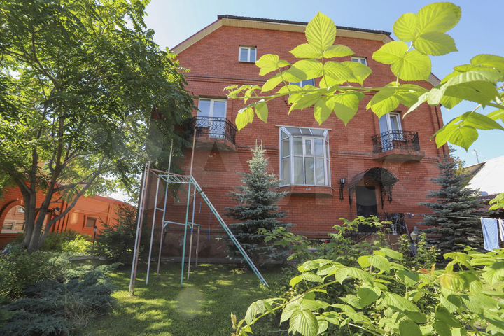 Дом 770 м² на участке 12 сот.