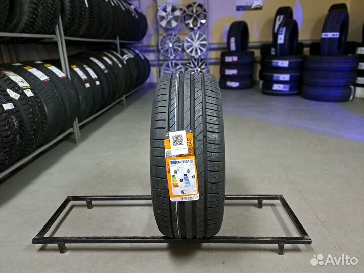 Tracmax X-Privilo TX3 215/50 R17