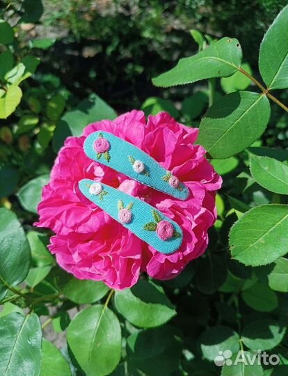 Заколки ручной работы с вышивкой 2шт