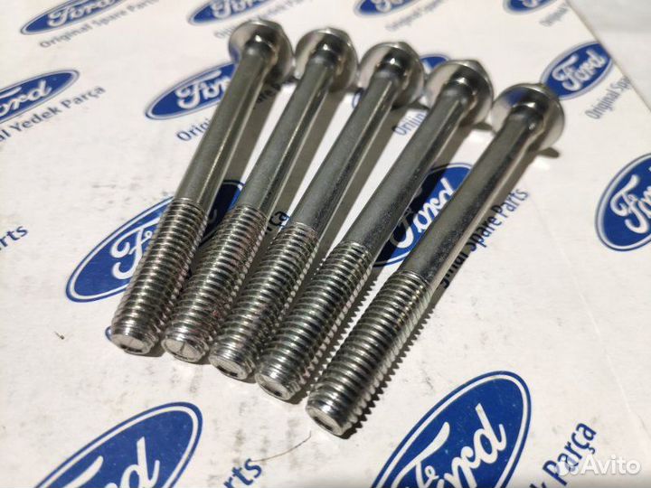 Болт нижней плиты блока Ford Transit