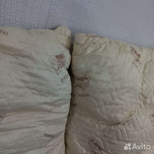 Подушки овечья шерсть 70х70. Цена за обе