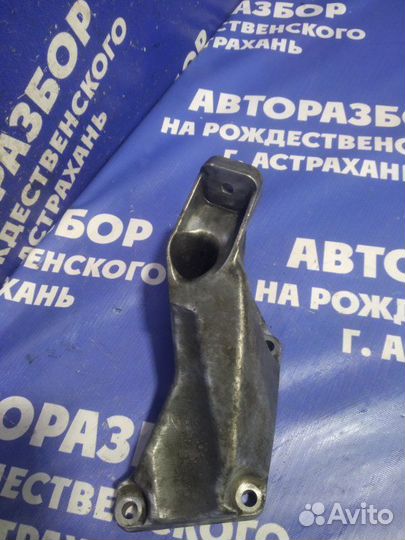 Крепление двигателя Volkswagen Passat B5 седан AVB