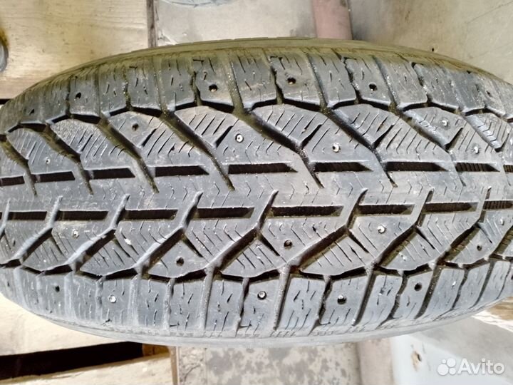 Kormoran Stud 2 215/55 R17 98T