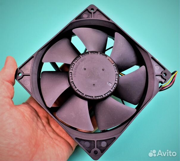 Кулер для Асиков whatsminer 12V 9A 140*38 мм. 4Pin