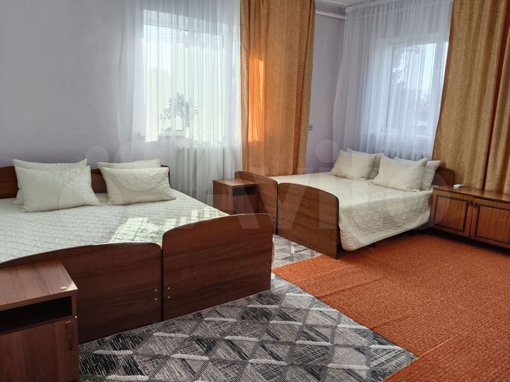 Комната 90 м² в 5-к., 1/1 эт.