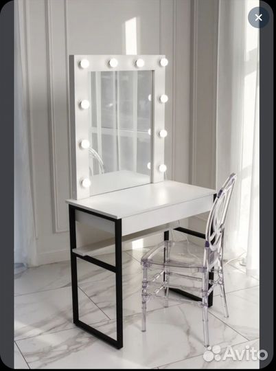 Туалетный столик и парикмахерское кресло