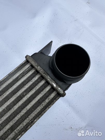 Радиатор интеркулер BMW E39 / E38 17512247359