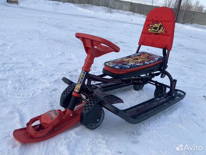 Снегокат с ручкой и колесами