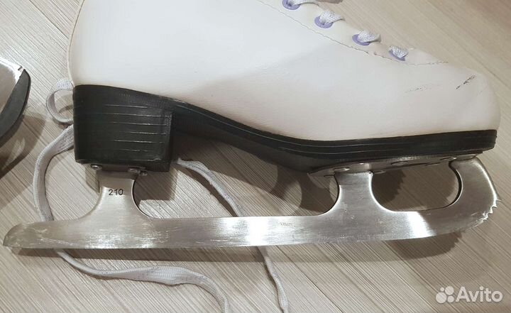 Коньки для девочки размер 33