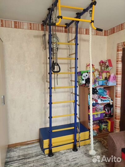 Шведская стенка с турником и брусьями