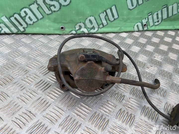 Суппорт передний левый Mercedes-Benz 190E W201