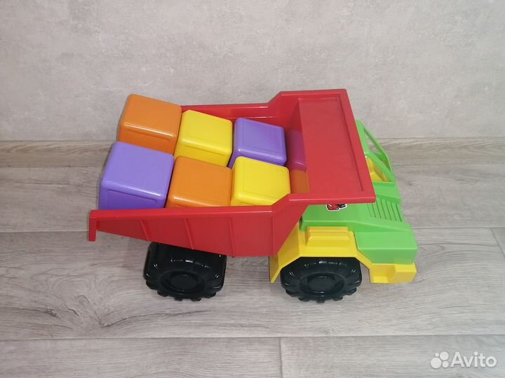 Белаз с кубиками