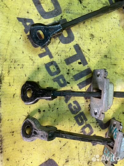 Ограничитель двери Mazda CX-7