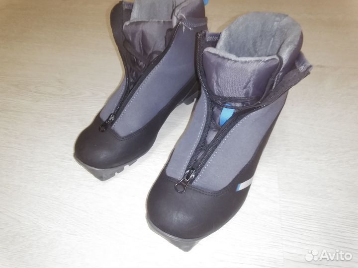 Продам лыжные ботинки