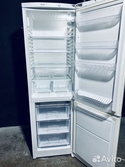 Холодильник Indesit