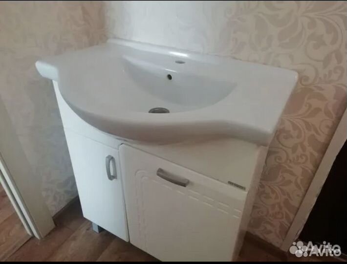 Раковина с тумбой
