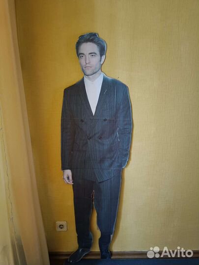 Картонный Роберт Паттинсон