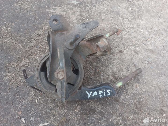 Подушка двигателя Toyota Yaris