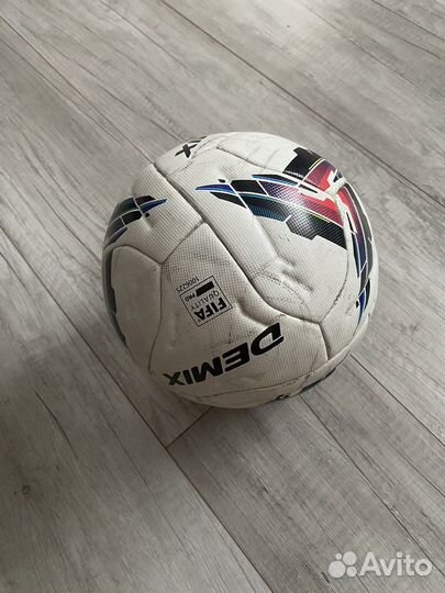 Футбольный мяч demix