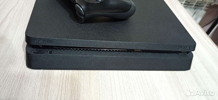 Sony playstation 4 slim