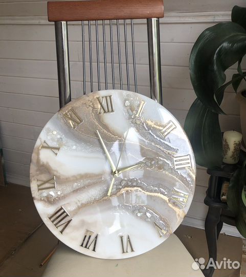 Часы настенные из эпоксидной смолы