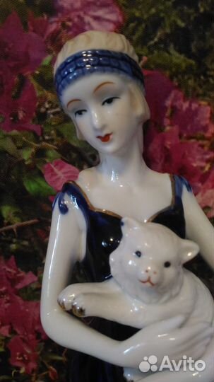 Статуэтка Фарфор. Дама с кошкой