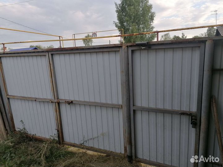 Секционные ворота с калиткой бу