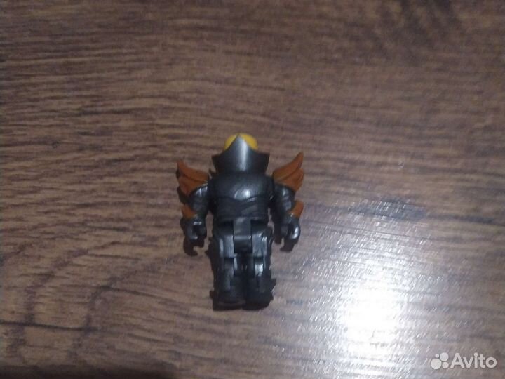 Фигурки(одна без ног)