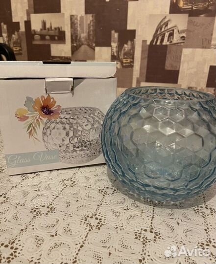 Блюдо, бокал и ваза бдя цветов