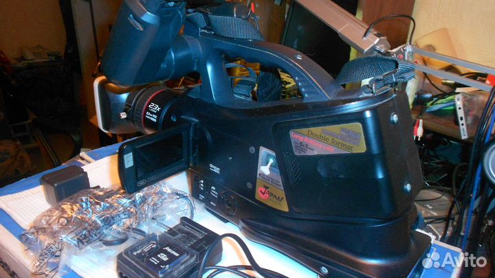 Профессиональная видеокамера Panasonik