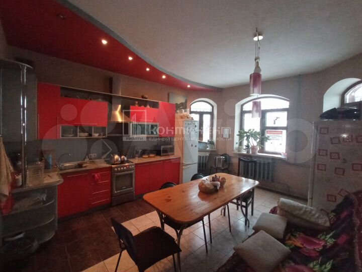 Коттедж 300 м² на участке 8 сот.