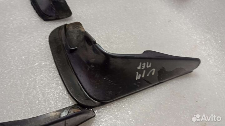 Брызговики Nissan Bluebird u14