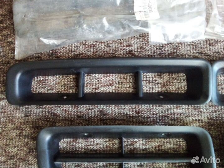 Решетка в бампер оригинал TLC 80